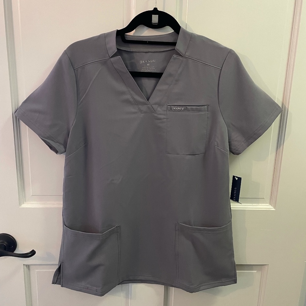 Jaanuu Women's Relaxed 3-Pocket Top